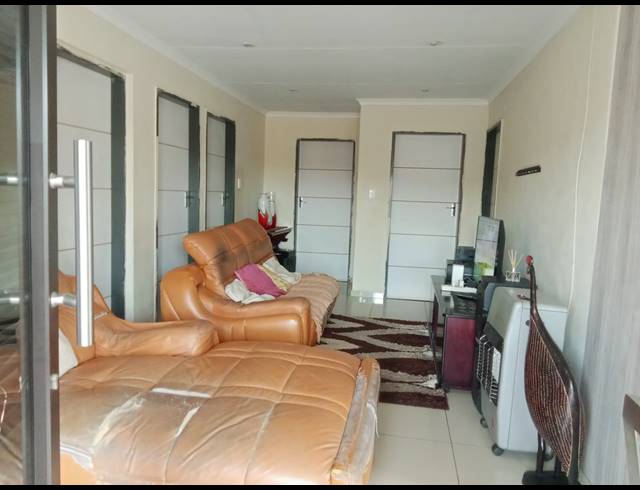 3 BEDROOM HOUSE FOR SALE IN GELUKSDAL EXT 2